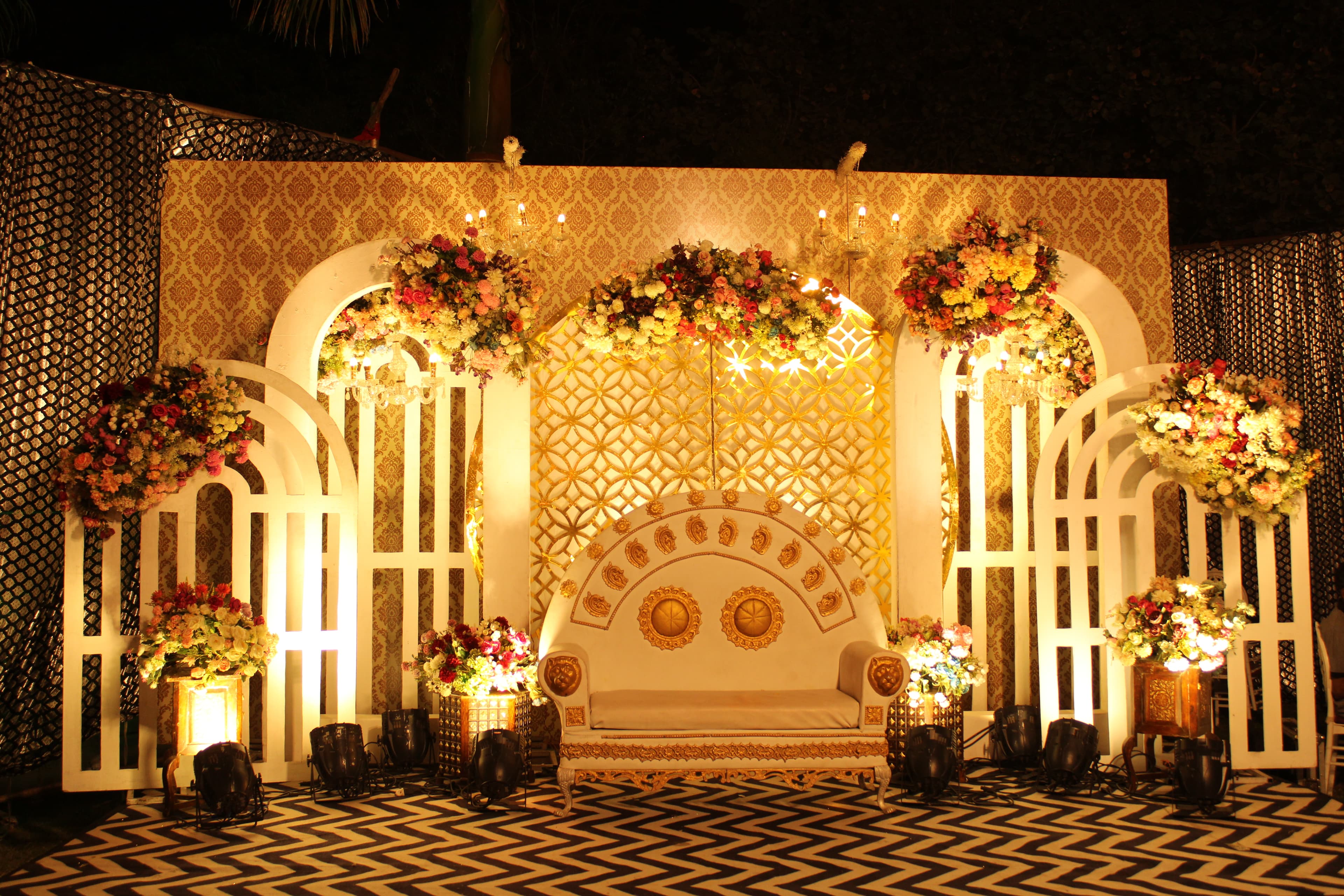 Aisle Decor